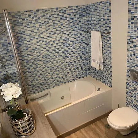 Apartment 2 Minutes From Beach With Pool Quarteira
