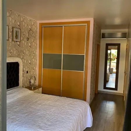Apartment 2 Minutes From Beach With Pool