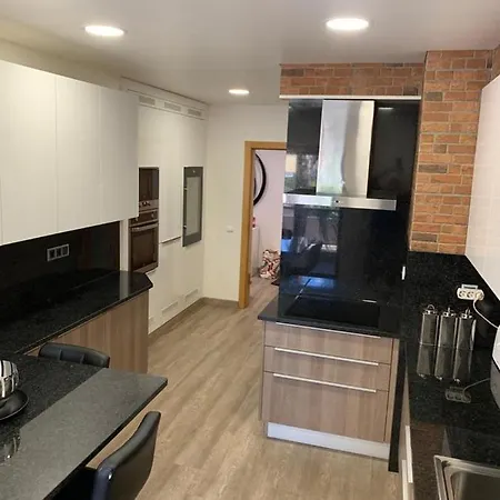 Apartment 2 Minutes From Beach With Pool Διαμέρισμα