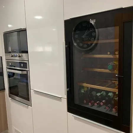 Apartment 2 Minutes From Beach With Pool Διαμέρισμα *