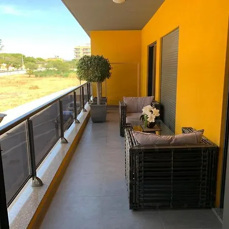 Apartment 2 Minutes From Beach With Pool *