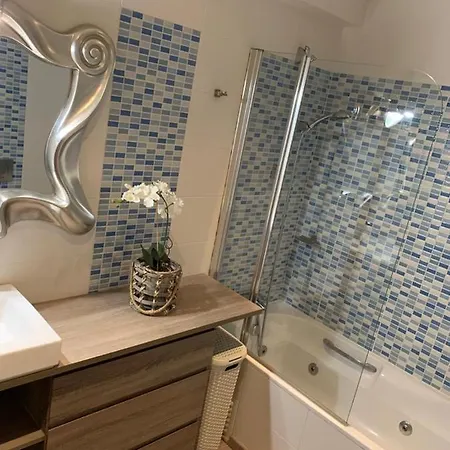 Διαμέρισμα Apartment 2 Minutes From Beach With Pool *